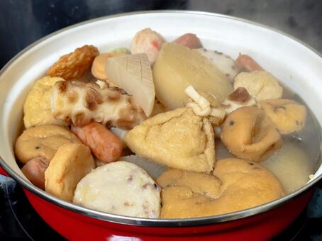 鍋いっぱいのおでん おでん,鍋,冬の写真素材