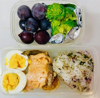 おにぎり弁当 弁当,おにぎり,ゆで卵の写真素材