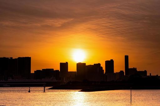 夕暮れの街のシルエット 夕暮れの街のシルエット 夕焼け,夕暮れ,夕方の写真素材