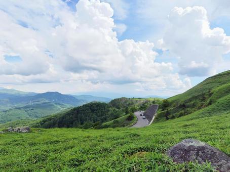 緑の山々とビーナスライン 緑の山々とビーナスラインの写真