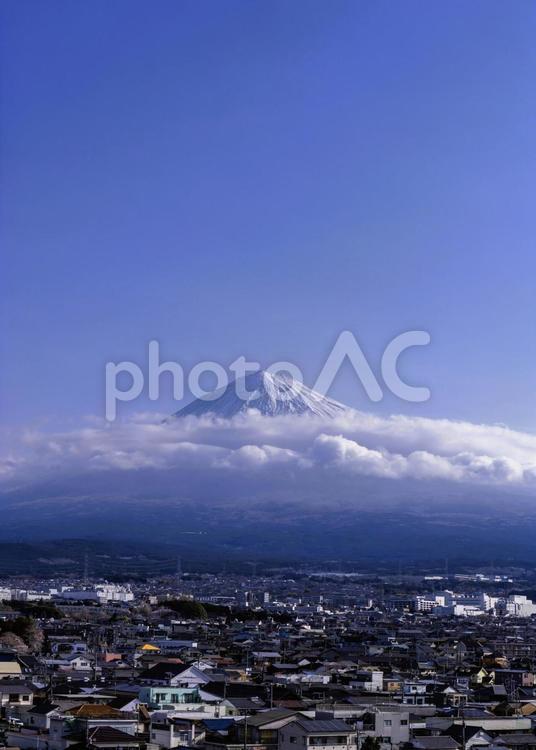富士山と静岡市の街並み 富士山,山,静岡市の街並みの写真素材