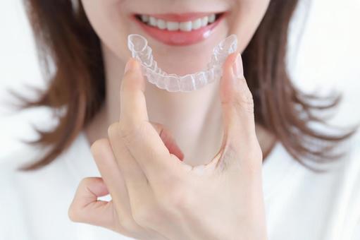 マウスピースをつける女性　矯正 マウスピース,矯正,歯科の写真素材