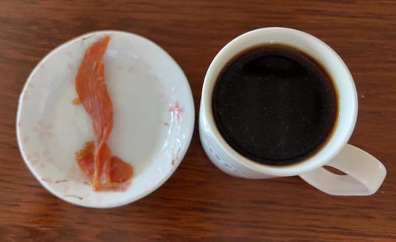 ドリップコーヒーとチキンジャーキー ドリップコーヒーとチキンジャーキーの写真