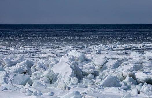 流氷が押し寄せるオホーツク海 流氷が押し寄せるオホーツク海の写真