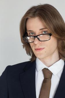 スーツにずらしたメガネの男性 男性,外国人,欧米人の写真素材