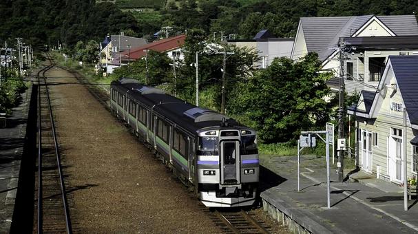 蘭島駅のキハ201系快速ニセコライナー 蘭島駅のキハ201系快速ニセコライナーの写真