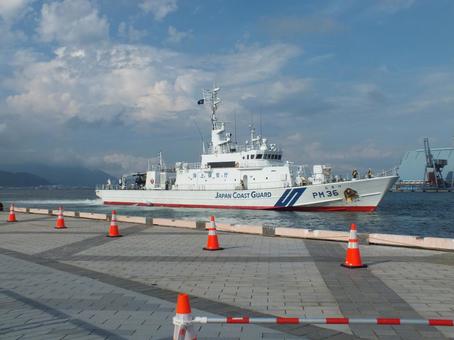 海上保安庁 巡視船おきつ 出航 海上保安庁 巡視船おきつ 出航の写真