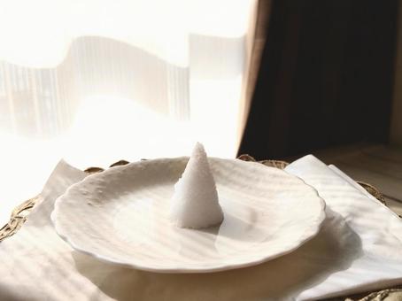 神々しい盛り塩 盛り塩,塩,魔除けの写真素材