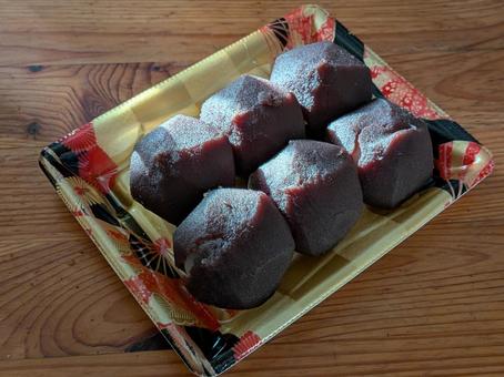 立冬過ぎの金曜日のあんころ餅 餅菓子,和菓子,あんこの写真素材