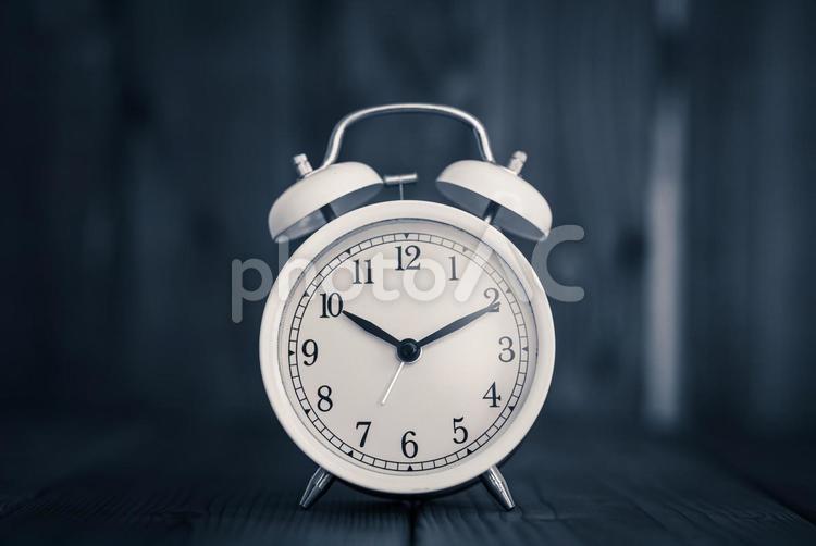 目覚まし時計 10時,ゆっくり,アラームの写真素材