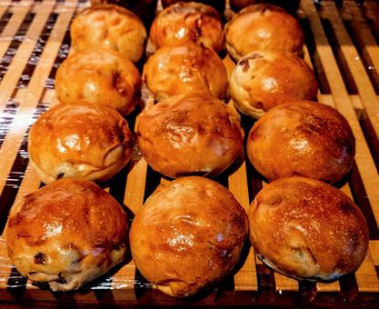 焼き立て レーズンパン 焼き立て レーズンパンの写真