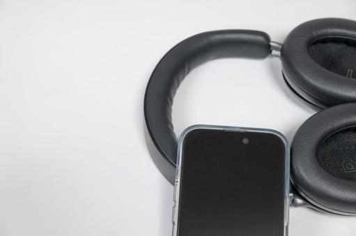 スマホとヘッドホン スマホとヘッドホン スマホ,ヘッドホン,音楽の写真素材