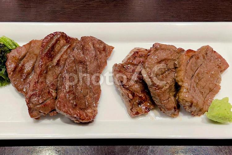 仙台で食べる肉厚の美味い牛タン2種類 牛タン,定食,仙台の写真素材