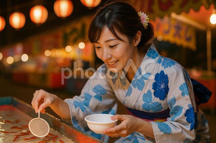 金魚すくいしてる浴衣姿の女性 浴衣,女性,日本人の写真素材