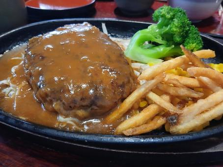 ハンバーグ大×フライドポテト ハンバーグ,洋食,外食の写真素材