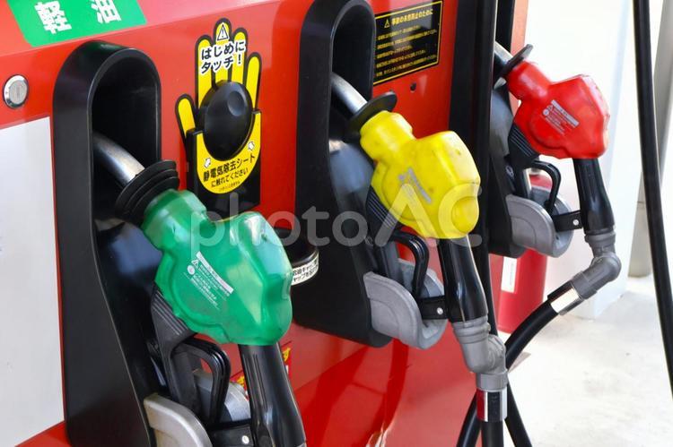 ガソリンスタンドの給油ノズル2　セルフ ガソリンスタンド,給油ノズル,給油の写真素材