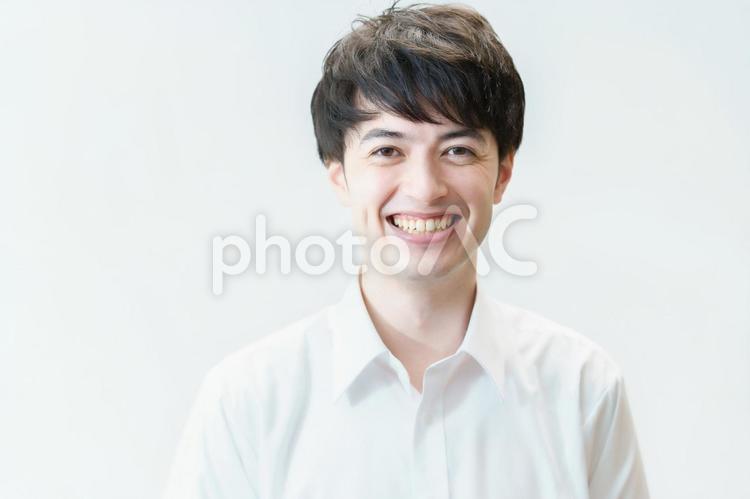 笑顔の若い男性 男性,若い,黒髪の写真素材