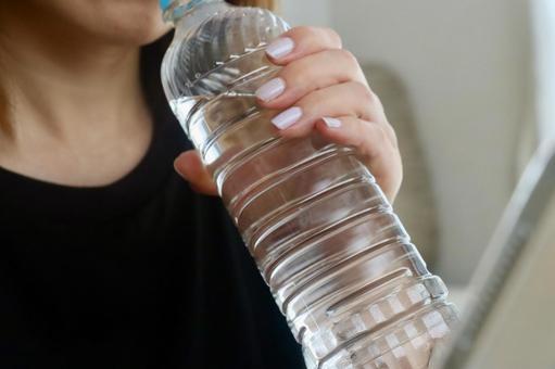 水を飲む女性 水を飲む女性 女性,美容,健康の写真素材