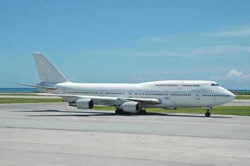 飛行機　ボーイング747 旅客機,航空機,エンジンの写真素材