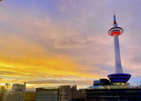 Beautiful view of the sunset and Kyoto Tower, JPG Beautiful view of the sunset and Kyoto Tower, JPG