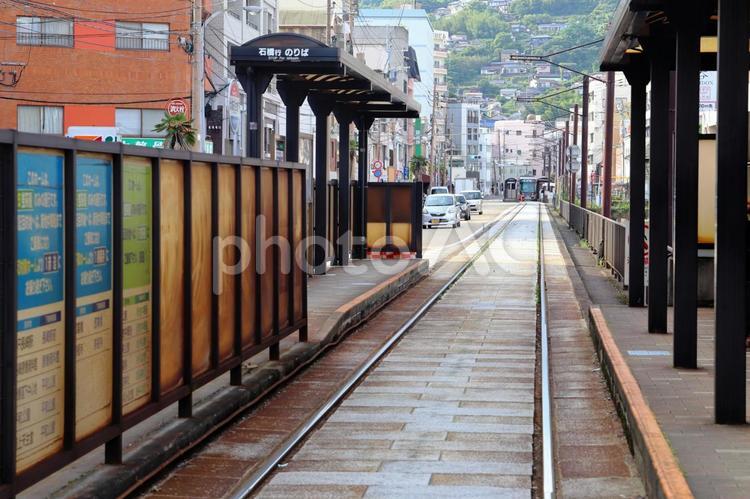 長崎の路面電車の大浦天主堂電停 街,風景,路面電車の写真素材