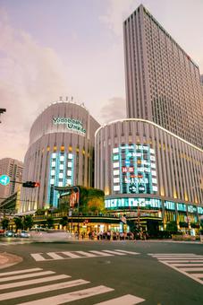 【大阪】阪急大阪梅田駅周辺の街並み 駅,大阪,大阪駅の写真素材