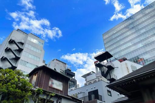 お初天神から見上げるビル群B_711C ビル,ビル群,青空の写真素材