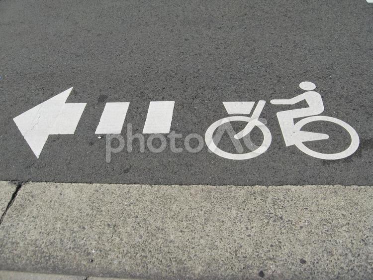 横向きの自転車専用レーンの表示 自転車,レーン,通行帯の写真素材