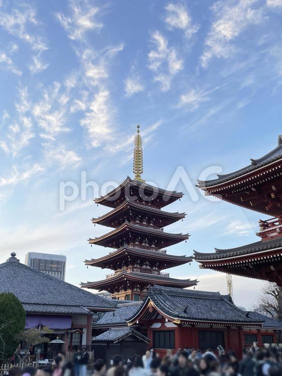 大晦日の浅草寺、五重塔　夕景 浅草,浅草寺,初詣の写真素材