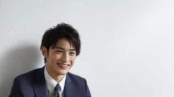 笑顔の若いビジネスマン-2 笑顔の若いビジネスマン-2の写真