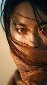 風を受ける女性の顔のアップショット 風を受ける女性の顔のアップショットの写真