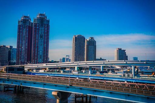 お台場の赤い高層ツインタワー お台場の赤い高層ツインタワー ツインタワー,赤い高層ビル,お台場の写真素材