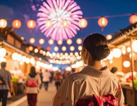 浴衣の女性後姿で打ち上げ花火を眺める 浴衣の女性後姿で打ち上げ花火を眺めるの写真
