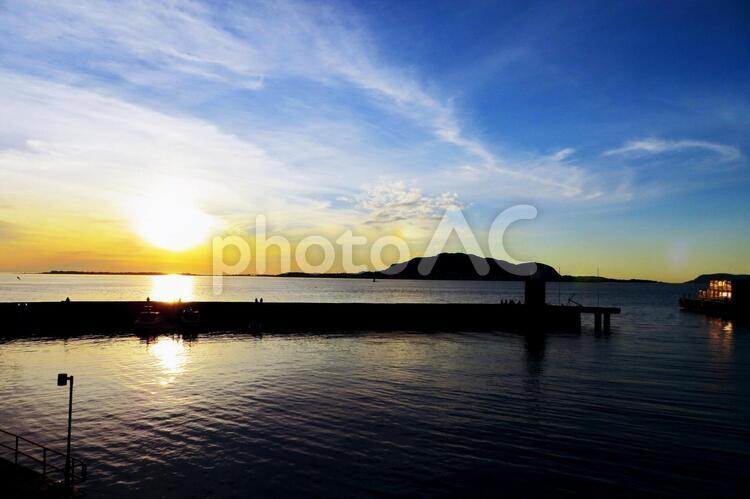 ノルウェイの夕暮れ 夕暮れ,ノルウェイ,海の写真素材