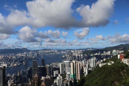 ビクトリアピークに行く道から見た香港の写真