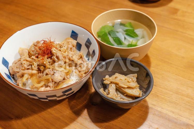 豚丼と味噌汁の和食定食セット 豚丼,丼もの,和食の写真素材