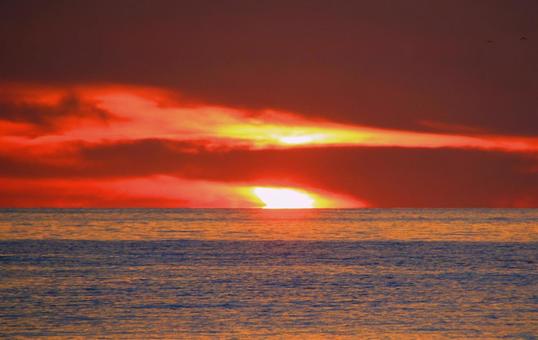 The setting sun split in two, JPG
