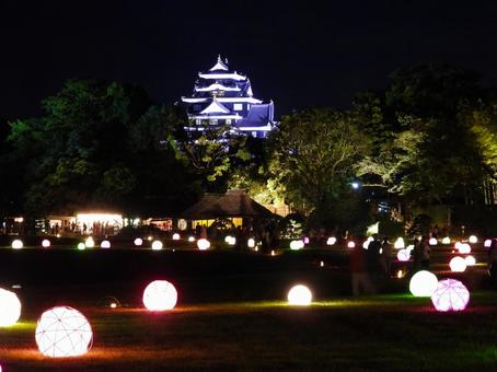ライトアップした岡山後楽園〜岡山城を臨む ライトアップした岡山後楽園〜岡山城を臨む 後楽園,庭園,夏の幻想庭園の写真素材