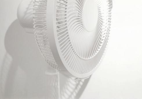 扇風機 夏の熱中症対策イメージ画像無料 扇風機 夏の熱中症対策イメージ画像無料 扇風機,熱中症対策,猛暑の写真素材