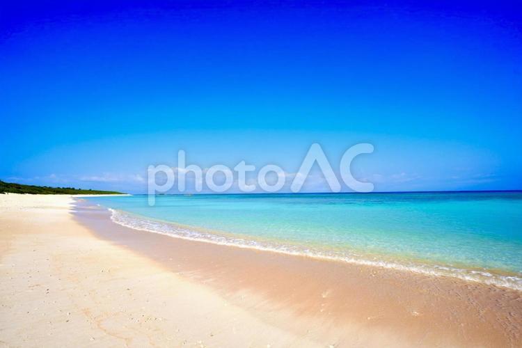 美しい波照間ブルーの海とビーチ 波照間,波照間島,島の写真素材