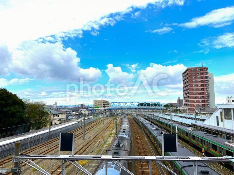 青空の下の線路 青空,雲,空の写真素材