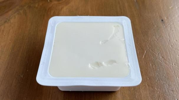 豆腐(小さいパック入り、斜めから) 豆腐(小さいパック入り、斜めから)の写真