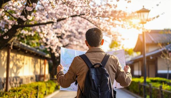 地図を広げて、春の旅路の写真
