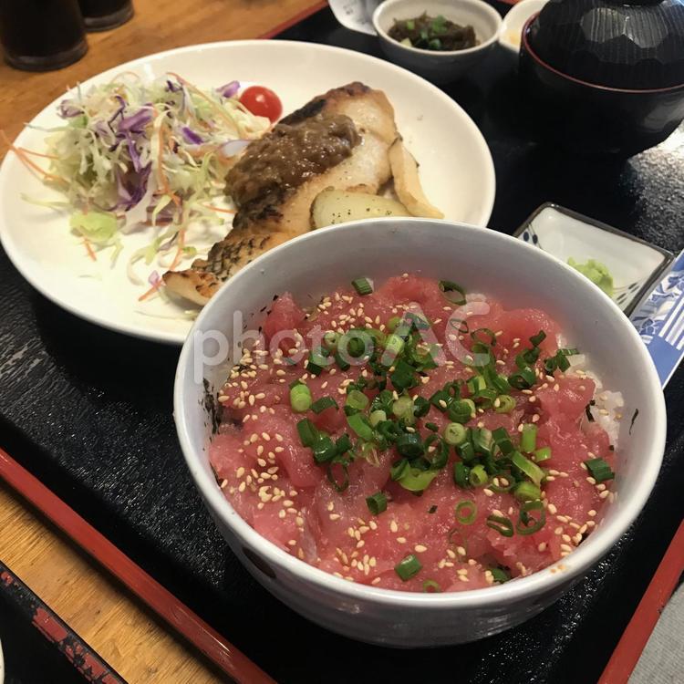 まぐろ丼定食 海鮮丼,定食,まぐろ丼の写真素材