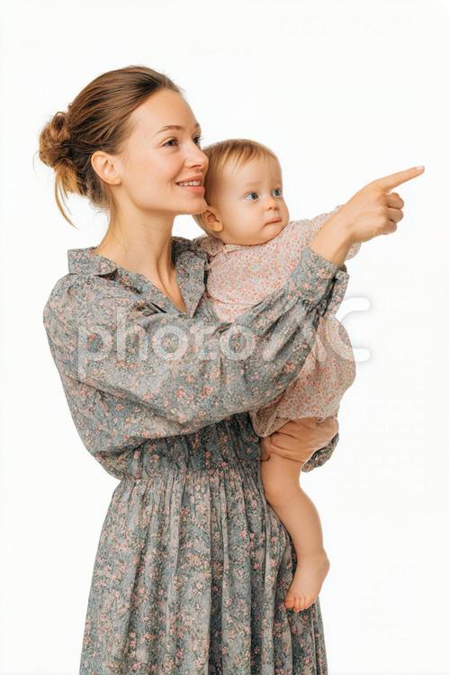 赤ちゃんと指を指すお母さん 赤ちゃん,女性,お母さんの写真素材