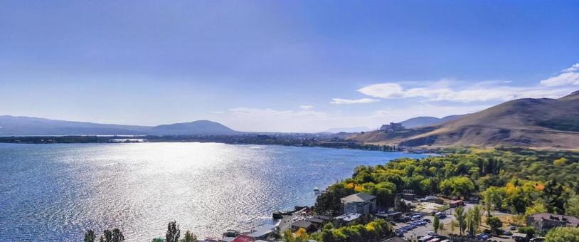 セバン湖の風景(アルメニア) セバン湖の風景(アルメニア)の写真