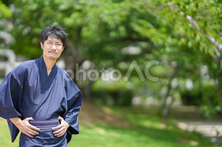野外の着物の男性 和服,着物,浴衣の写真素材