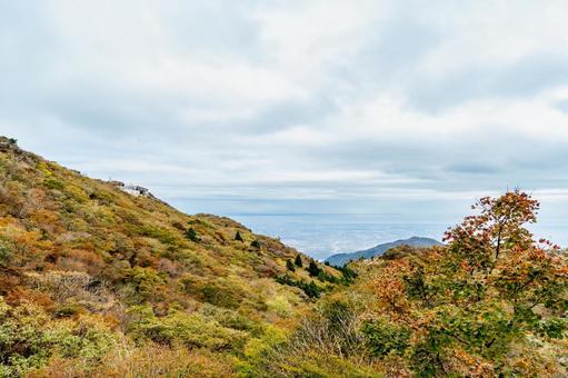 三重　御在所岳　ロープウェイ駅と伊勢湾 御在所岳,山,御在所山の写真素材