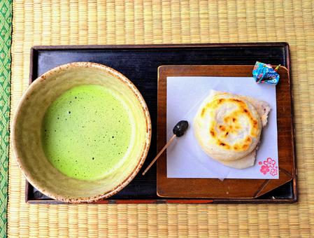 梅ヶ枝餅と抹茶 梅ヶ枝餅と抹茶の写真