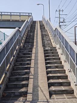 青空へ続く歩道橋 歩道橋,階段,スロープの写真素材